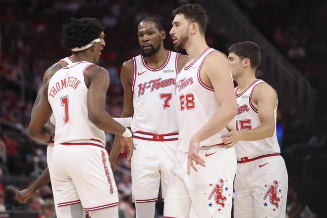 火箭对阵湖人季后赛首战：篮板争夺成胜负关键