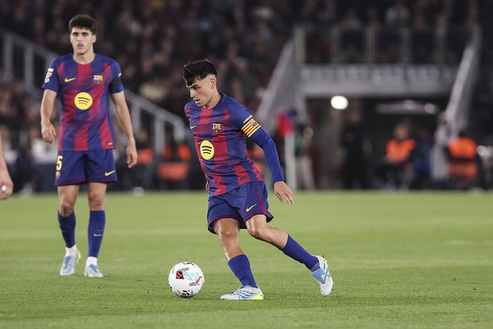 佩德里攻守兼备成巴萨夺冠关键